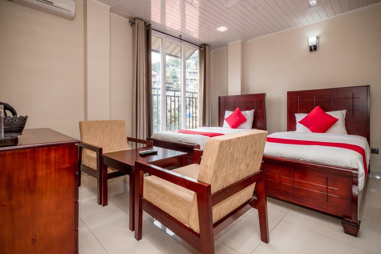 Hotel Janora Hills à Kandy Extérieur photo